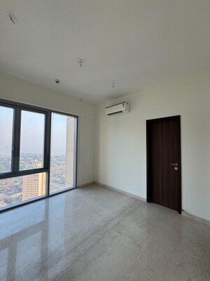 Room in 2 BHK Apartment at Piramal Aranya Ahan, Byculla – for Rent