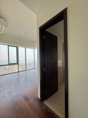 Room in 2 BHK Apartment at Piramal Aranya Ahan, Byculla – for Rent