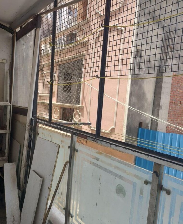 Balcony, mehrauli Commercial Shop 400 Sq.Ft. In Mehrauli Delhi 10606109