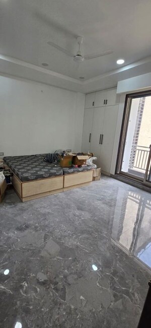 Bedroom in 3 BHK Independent House at Dlf Phase ii – for Rent