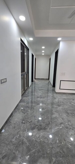 Building Lobby in 3 BHK Independent House at Dlf Phase ii – for Rent