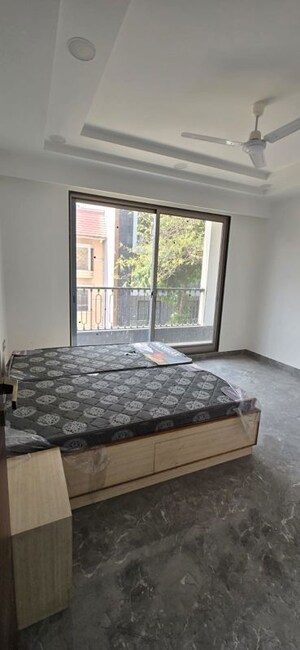 Bedroom in 3 BHK Independent House at Dlf Phase ii – for Rent