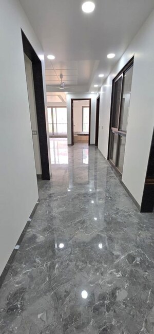 Building Lobby in 3 BHK Independent House at Dlf Phase ii – for Rent