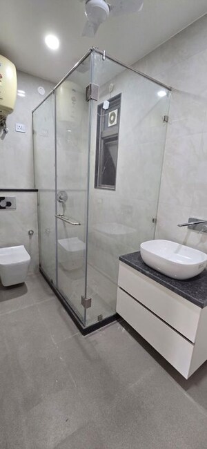 Bathroom in 3 BHK Independent House at Dlf Phase ii – for Rent