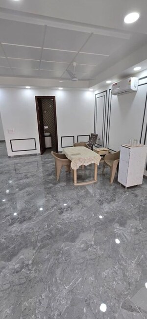 Team Area in 3 BHK Independent House at Dlf Phase ii – for Rent