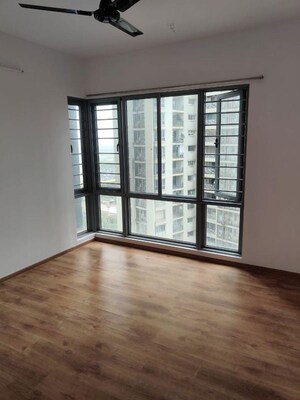 Room in 3.5 BHK Apartment at Imperial Heights Phase 2, Goregaon West – for Sale