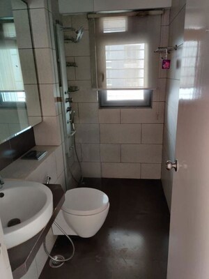 Bathroom in 3.5 BHK Apartment at Imperial Heights Phase 2, Goregaon West – for Sale