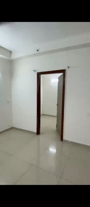 Room in 3 BHK Apartment at Gulshan Botnia, Sector 144 – for Rent