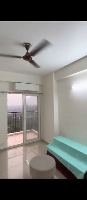 Room in 3 BHK Apartment at Gulshan Botnia, Sector 144 – for Rent