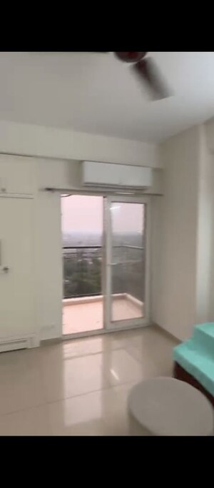 Room in 3 BHK Apartment at Gulshan Botnia, Sector 144 – for Rent
