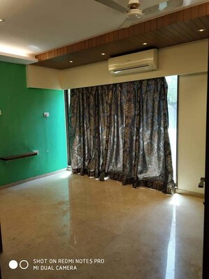 Room in 3 BHK Apartment at Ekta Heights Khar West, Khar West – for Rent