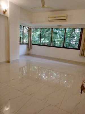 Room in 3 BHK Apartment at Union Park Khar West, Khar West – for Rent