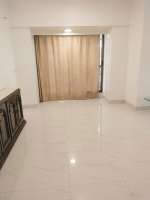 Room in 3 BHK Apartment at Union Park Khar West, Khar West – for Rent