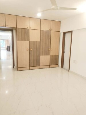 Room in 3 BHK Apartment at Union Park Khar West, Khar West – for Rent