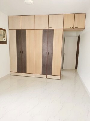 Room in 3 BHK Apartment at Union Park Khar West, Khar West – for Rent