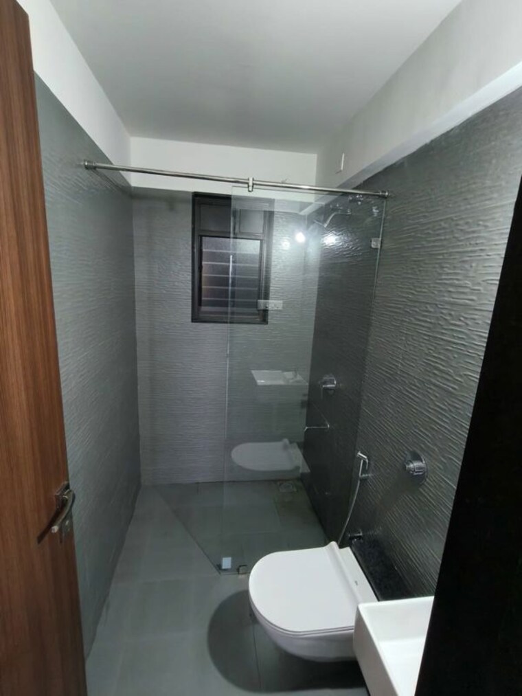 Bathroom, pristine-ilife 2 Bedroom 1000 Sq.Ft. Apartment In Mundhwa Pune 10608007