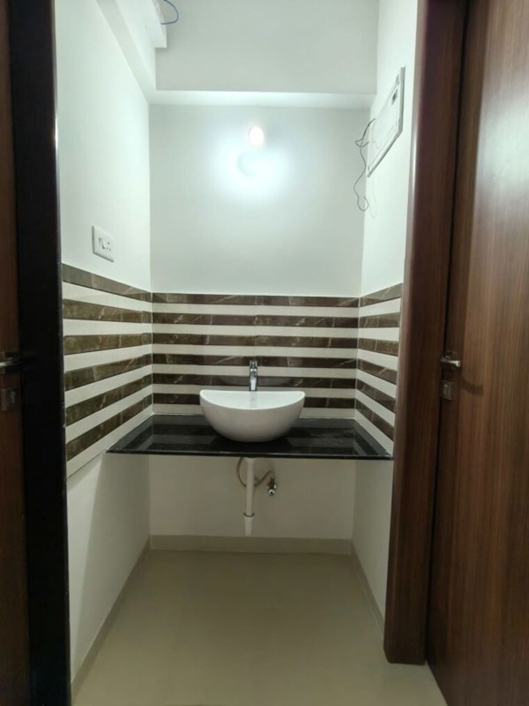 Bathroom, pristine-ilife 2 Bedroom 1000 Sq.Ft. Apartment In Mundhwa Pune 10608007
