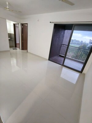 Room in 2 BHK Apartment at Pristine ILife, Mundhwa – for Rent