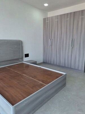 Room in 4 BHK Apartment at Joy Legend, Khar West – for Rent