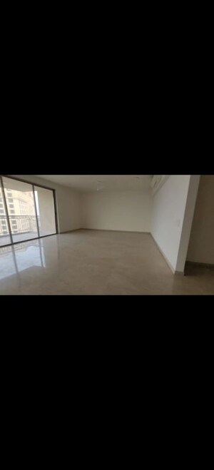 Room in 5 BHK Apartment at Hiranandani Basilius, Ghodbunder Road – for Sale