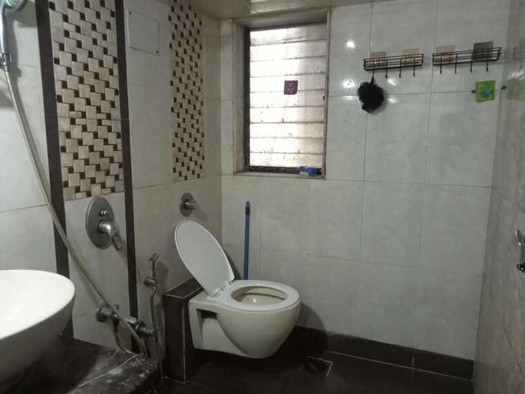 Bathroom, regal-apartment 2 Bedroom 1200 Sq.Ft. Apartment In Santacruz West Mumbai 10608047