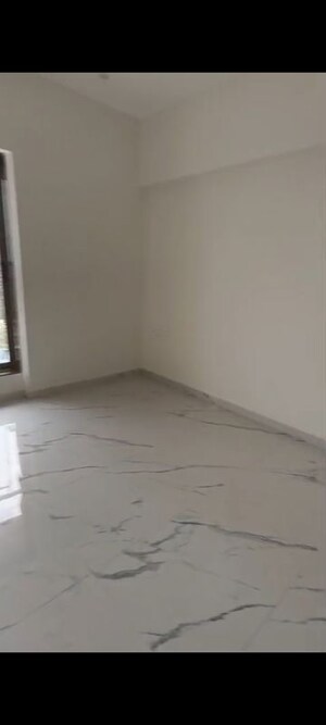 Room in 3 BHK Apartment at Hum Solaris, Kandivali West – for Sale