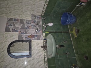 Bathroom in 1 RK Apartment at Mayur Vihar – for Rent