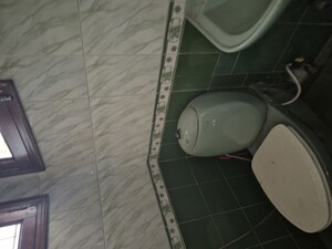 Bathroom in 1 RK Apartment at Mayur Vihar – for Rent