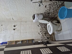 Bathroom in 1.5 BHK Builder Floor at Mayur Vihar – for Rent