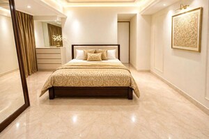 Bedroom in 3.5 BHK Apartment at Bandra West – for Rent