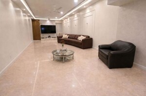 3.5 BHK Apartment For Rent in Bandra West