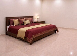 Bedroom in 3.5 BHK Apartment at Bandra West – for Rent