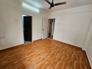 Room in 2 BHK Apartment at Blue Bird, Pali Hill – for Rent