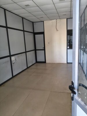 Room in  Warehouse at Boranada – for Rent