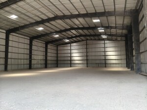 Room in  Warehouse at Boranada – for Rent