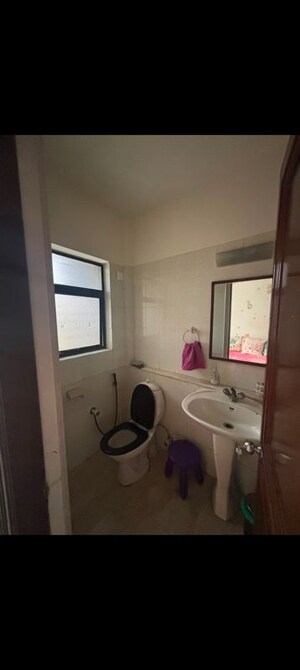 Team Area in 3 BHK Apartment at Sterling Seaface, Worli – for Rent