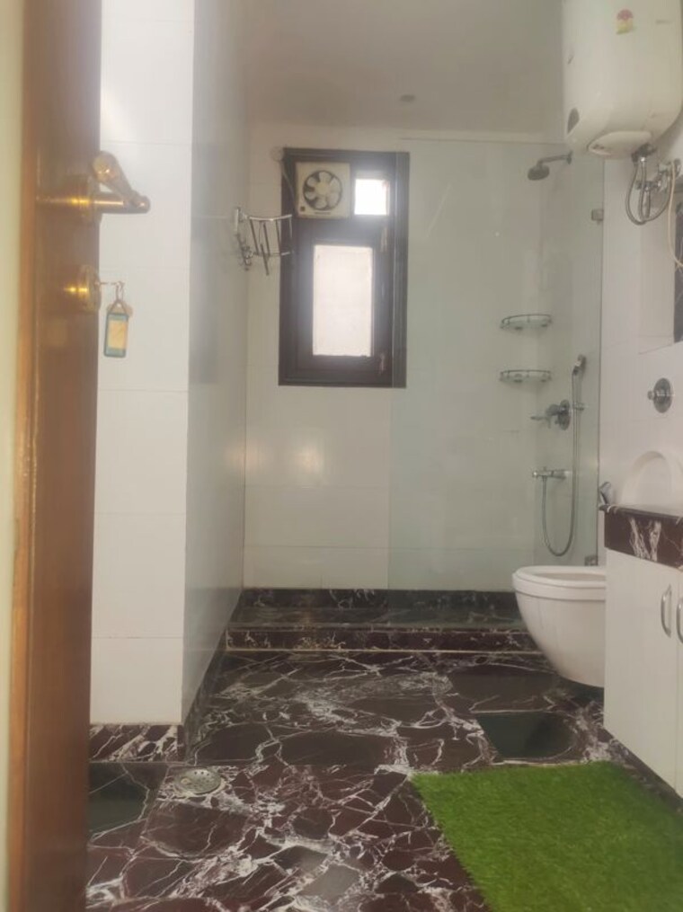 Bathroom, new friends colony 4 Bedroom 4500 Sq.Ft. Builder Floor In New Friends Colony Delhi 10608102