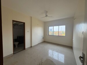Room in 3 BHK Apartment at Venkatesh Flora Phase II, Mundhwa – for Rent