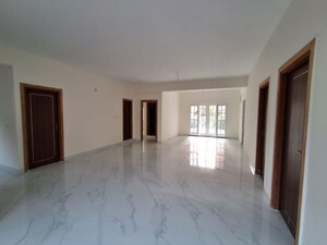 Room in 4 BHK Apartment at Kundan Towers, Begumpet – for Sale