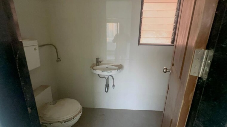 Bathroom, platinum-life 3 Bedroom 1100 Sq.Ft. Apartment In Andheri West Mumbai 10608211
