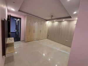 Room in 3 BHK Builder Floor at Sector 46 – for Rent