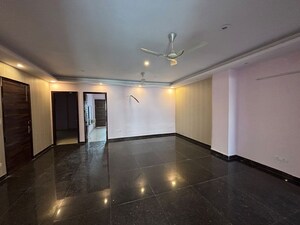 Room in 3 BHK Builder Floor at Sector 46 – for Rent