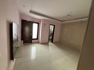 Room in 3 BHK Builder Floor at Sector 46 – for Rent
