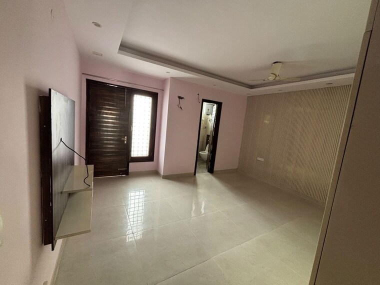Room, sector 46 3 Bedroom 2000 Sq.Ft. Builder Floor In Sector 46 Gurgaon 10608252