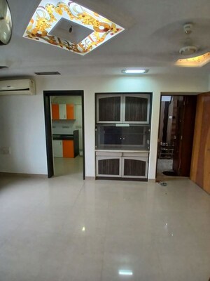 Room in 1 BHK Apartment at Rustomjee Ozone Skye, Goregaon West – for Rent