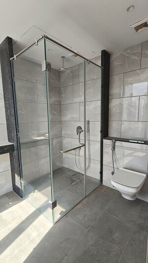 Bathroom in 5 BHK Apartment at Rustomjee Crown, Prabhadevi – for Rent