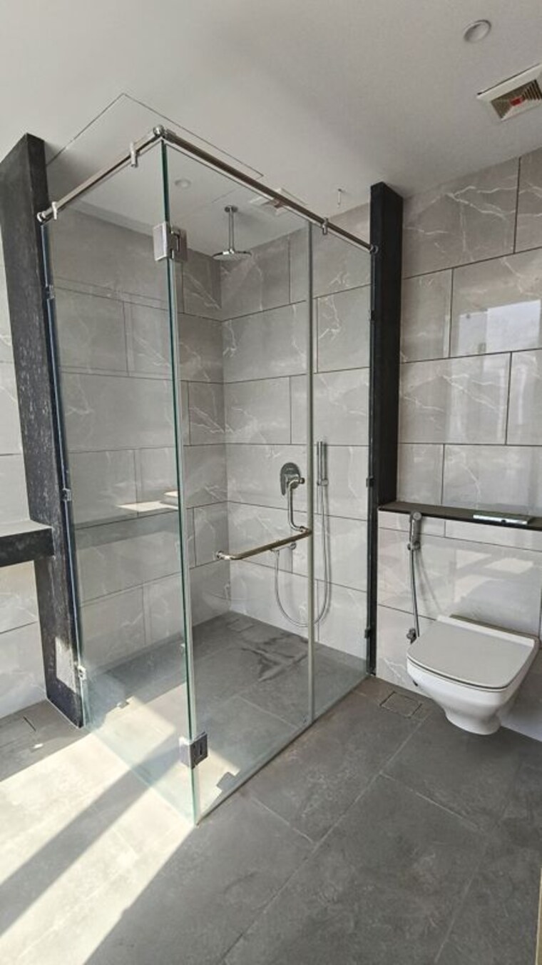 Bathroom, rustomjee-crown 5 Bedroom 3250 Sq.Ft. Apartment In Prabhadevi Mumbai 10343806
