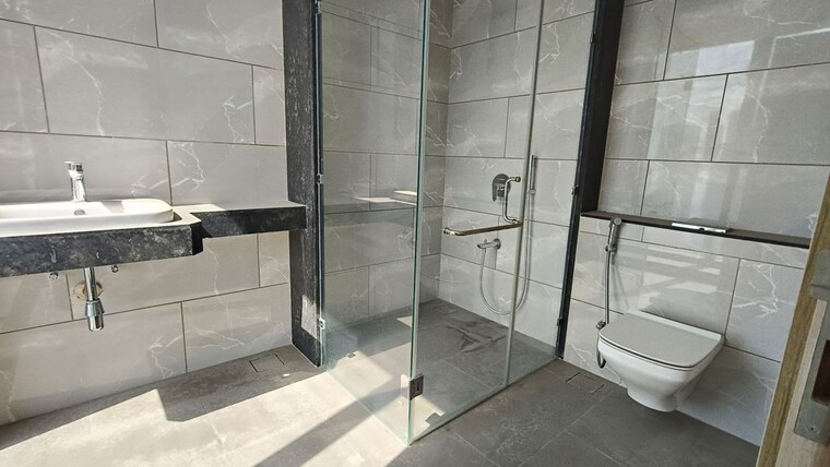 Bathroom, rustomjee-crown 5 Bedroom 3250 Sq.Ft. Apartment In Prabhadevi Mumbai 10343806