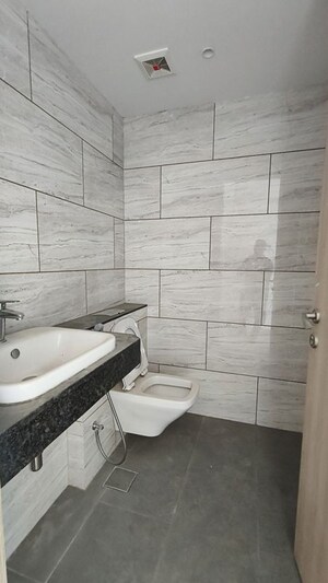 Bathroom in 5 BHK Apartment at Rustomjee Crown, Prabhadevi – for Rent