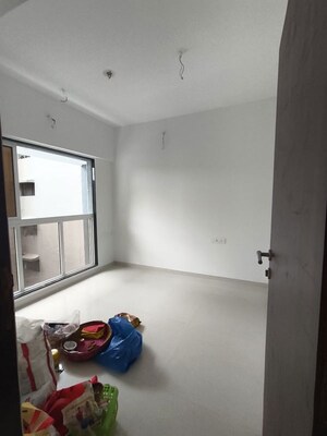 Furnished Amenities in 2 BHK Apartment at Dem Phoenix, Malad East – for Rent
